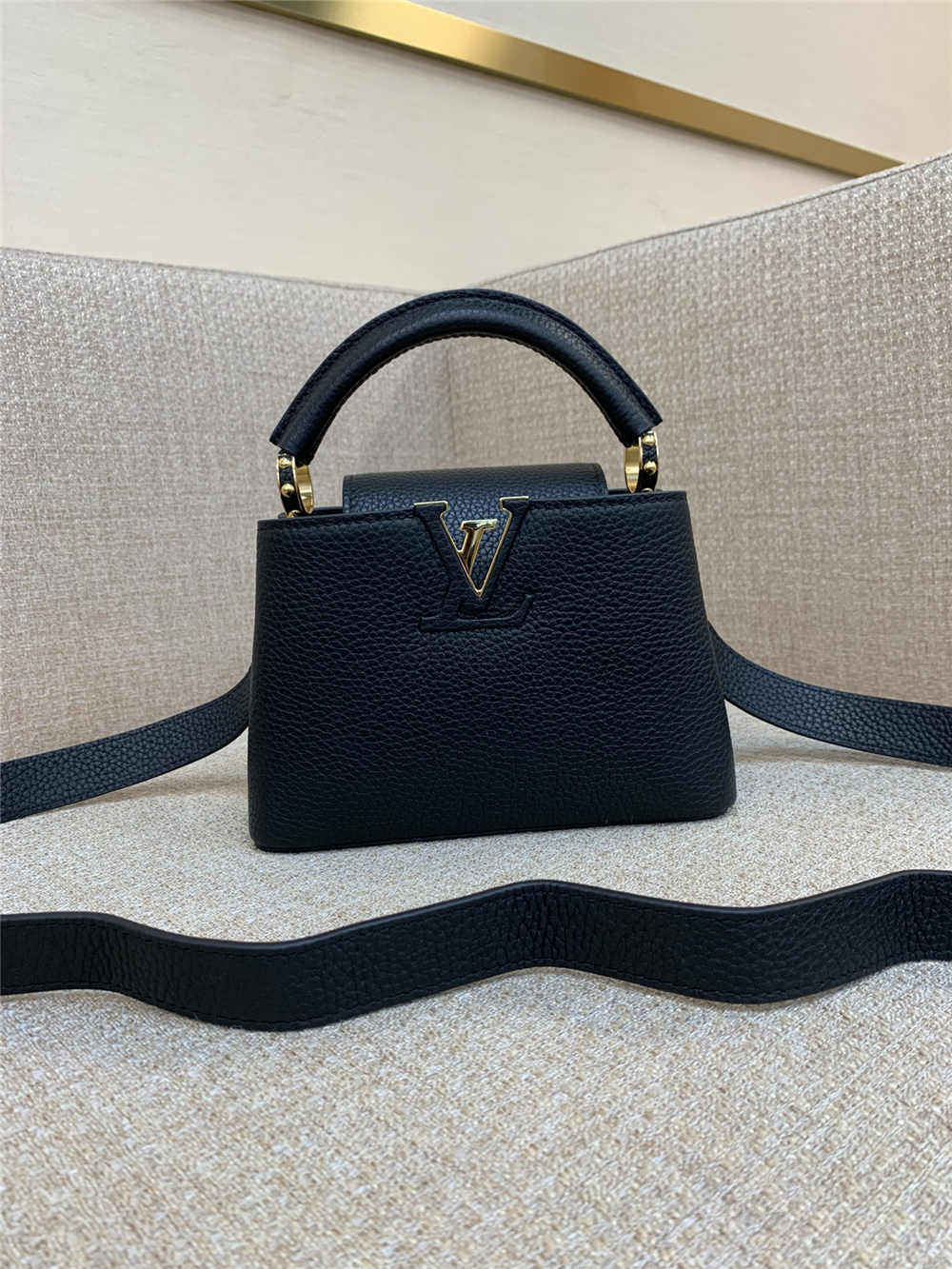 Louis Vuitton CAPUCINES  M24727 size：21x14x8cm 2025 new 